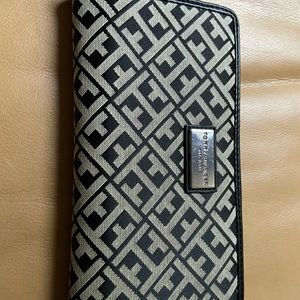 Tommy Hilfiger - Ladies Wallet.